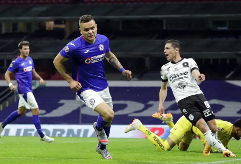 Cabecita brilla en la goleada de Cruz Azul sobre Quer&eacute;taro