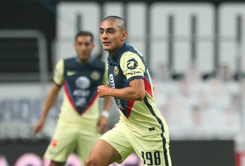 Santiago Naveda, el que no quiso debutar el Piojo, es la figura de Am&eacute;rica