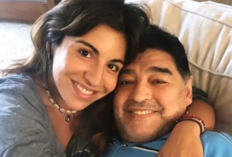Gianinna Maradona pide no culpar a su padre por los contagios en Argentina Gianinna Maradona pide no culpar a su padre por los contagios en Argentina