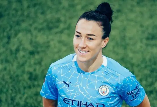 Lucy Bronze, de trabajar en una pizzería a ser la mejor futbolista del mundo
