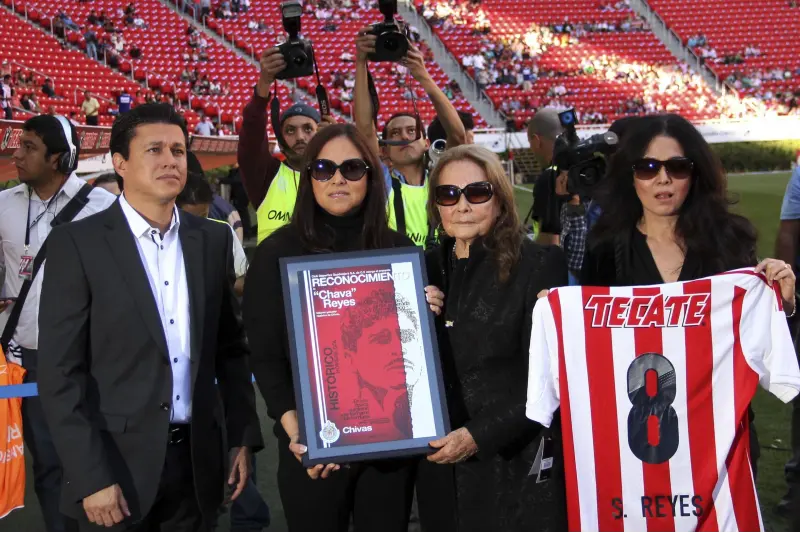 La familia de Chava Reyes en el homenaje de Chivas previo al partido vs Toluca del 2013 - (Fernando Carranza - Cuarto Oscuro)