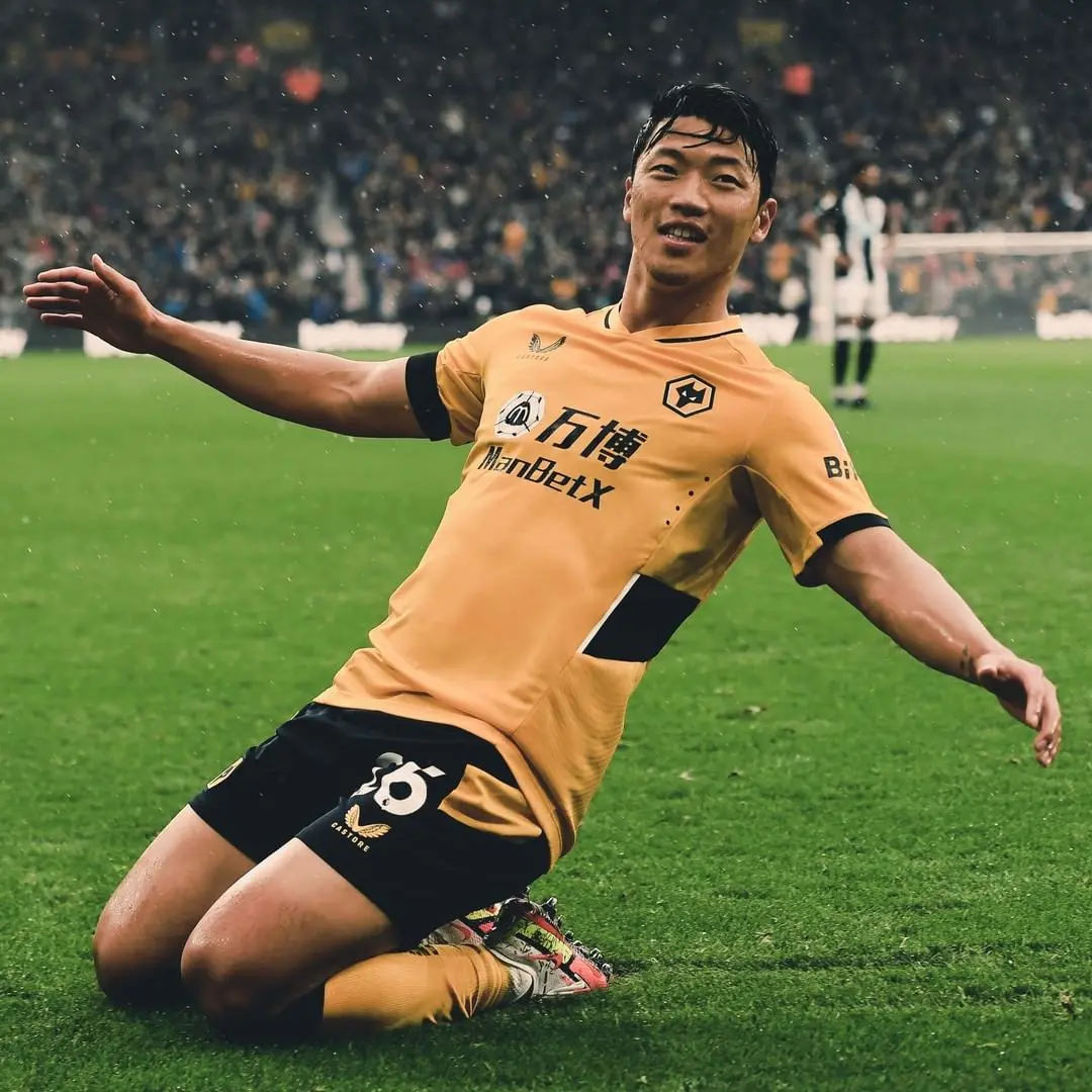 Hwang Hee-Chan celebra su doblete ante Newcastle - @Wolves