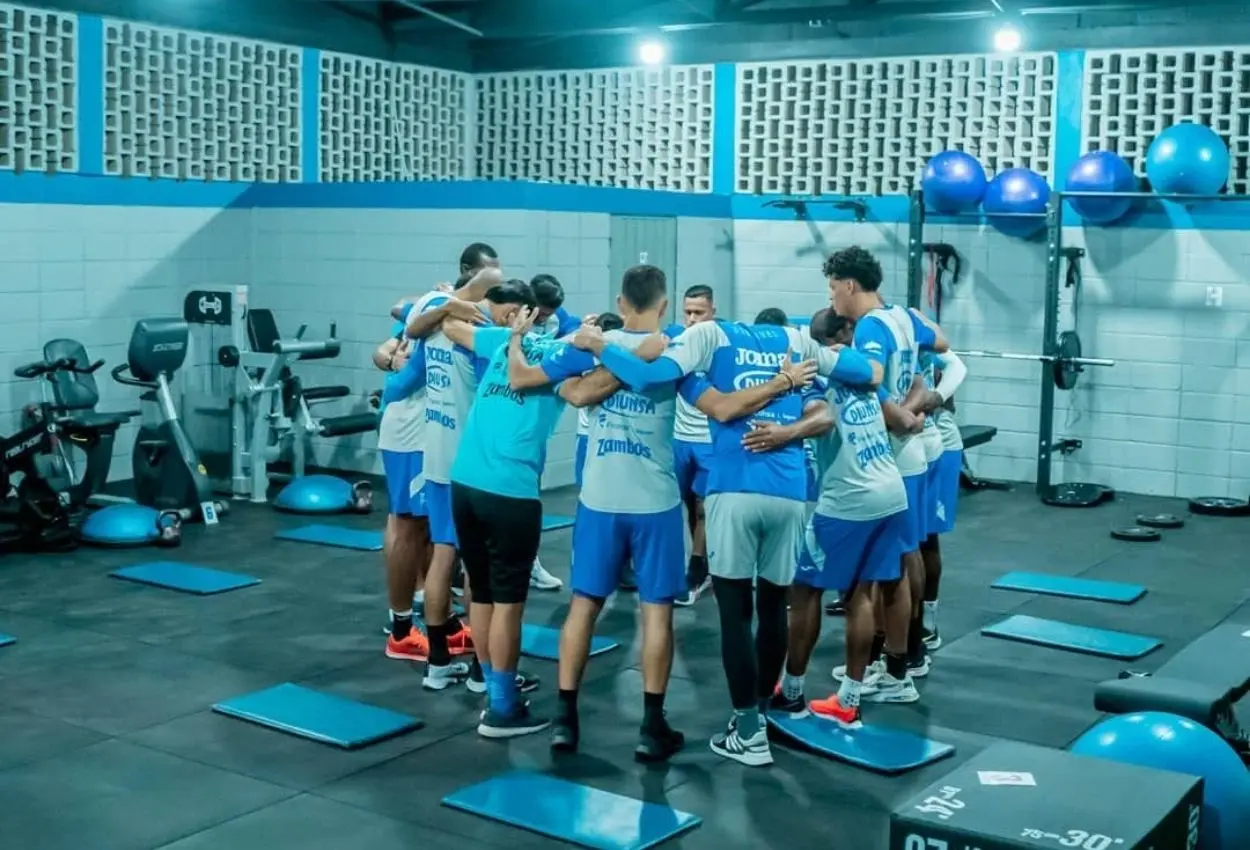 La Selección de Honduras confía en sacar un buen resultado en su visita al Estadio Azteca. Foto: Instagram fenafuthorg.