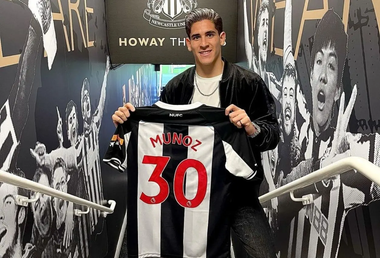 El futbolista mexicano espera que el Newcastle pueda comprarlo en un futuro. Foto: Instagram _santimunoz9