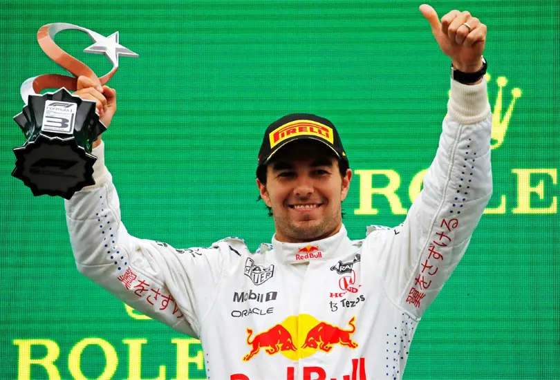 Tuve que ser paciente, dice Checo, tras subirse al podio en el GP Turquía Tuve que ser paciente, dice Checo, tras subirse al podio en el GP Turquía