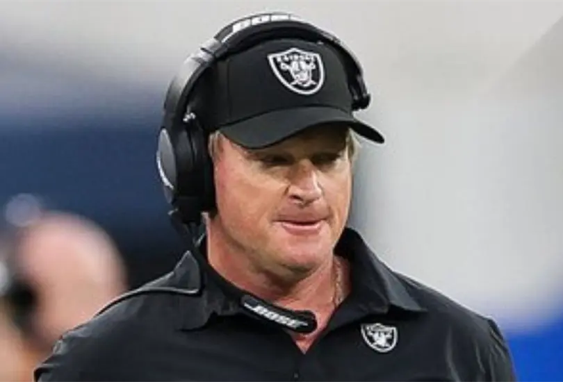Jon Gruden deja a los Raiders por comentarios racistas y mis&oacute;ginos