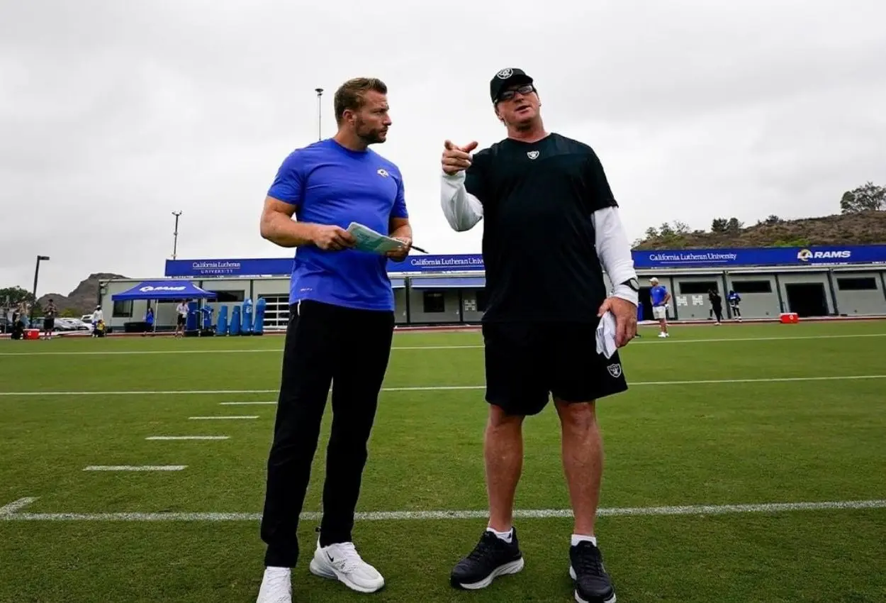 Jon Gruden salió del equipo por los correos electrónicos que envió en 2018, los cuales contenían comentarios racistas, homofóbicos y misóginos. Foto: Instagram @raiders.