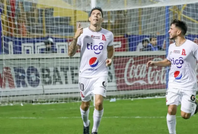 Para El Salvador jugar con el Tri es la final del Mundial, dice futbolista mexicano Para El Salvador jugar con el Tri es la final del Mundial, dice futbolista mexicano