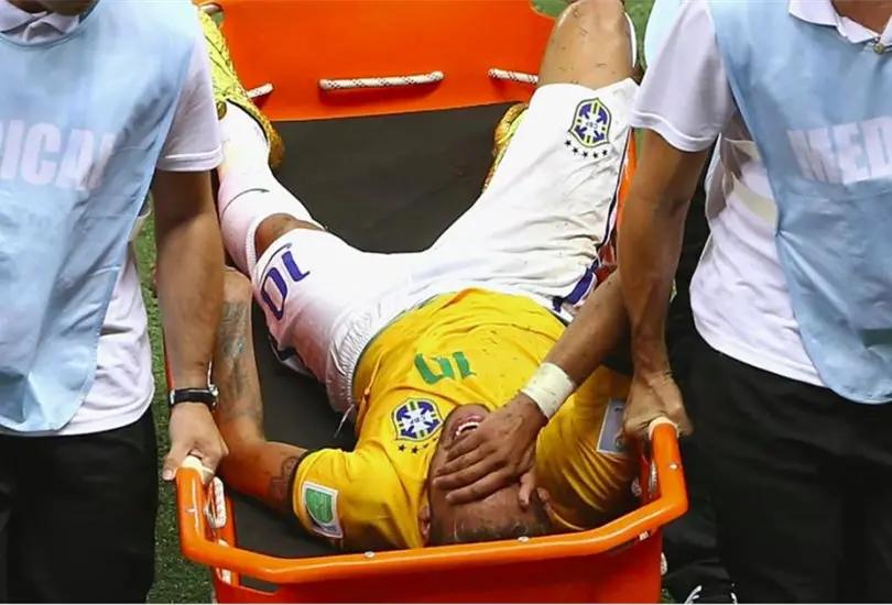 Neymar recuerda su lesi&oacute;n en Brasil 2014: me dijeron: 2 cm a lado y ya no caminar&iacute;as