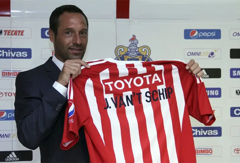 ¿Qué ha hecho John vant Schip desde que dejó el banquillo de Chivas? ¿Qué ha hecho John vant Schip desde que dejó el banquillo de Chivas?