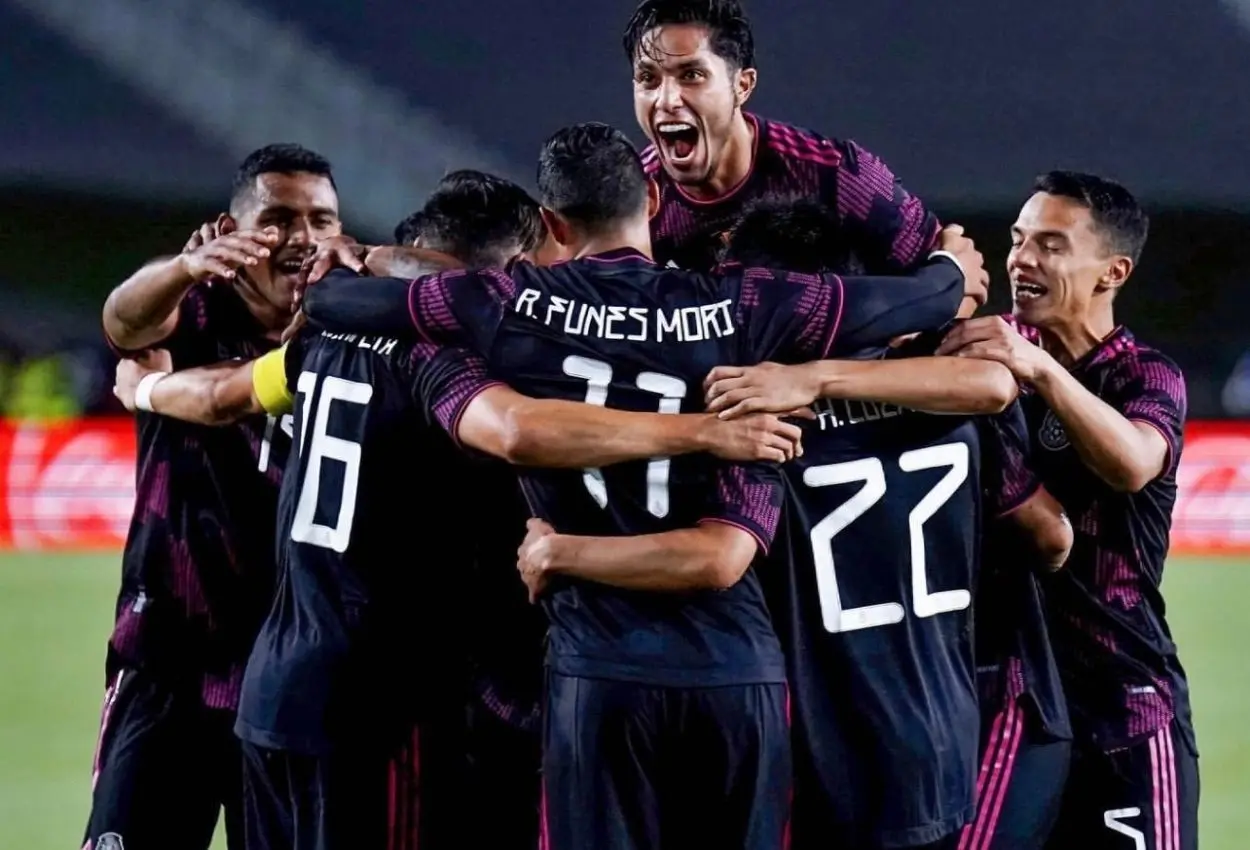 El futbolista de Rayados anotó el segundo gol de México ante Honduras en el Estadio Azteca. Foto: Twitter @rogelio7funes.