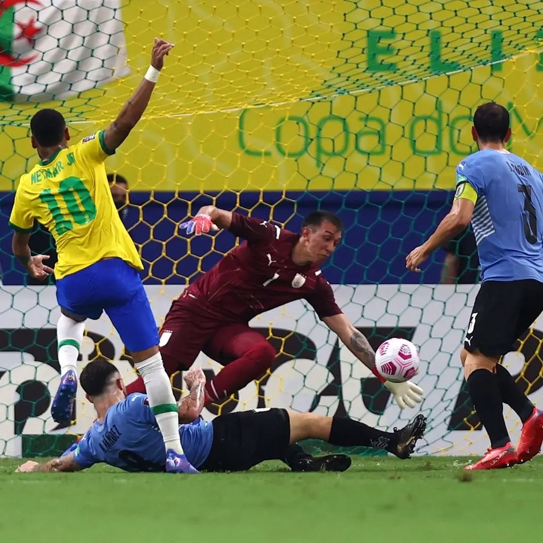 Las acciones del Brasil vs Uruguay - @fifaworldcup
