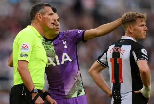 Suspenden por minutos el Newcastle vs Tottenham para atender a un aficionado