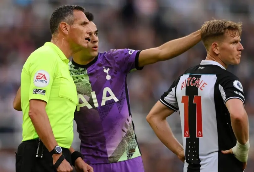 Suspenden por minutos el Newcastle vs Tottenham para atender a un aficionado Suspenden por minutos el Newcastle vs Tottenham para atender a un aficionado