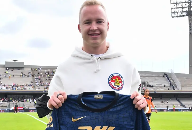 Reconocen a Nikita Mazepin, piloto de F1, en el juego entre Pumas y Bravos