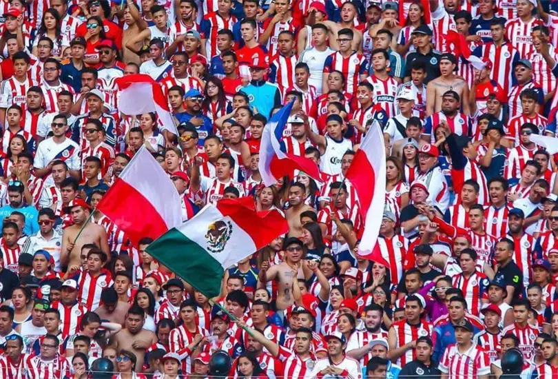 Algunos aficionados de Chivas habr&iacute;an fumado marihuana en el estadio Akron