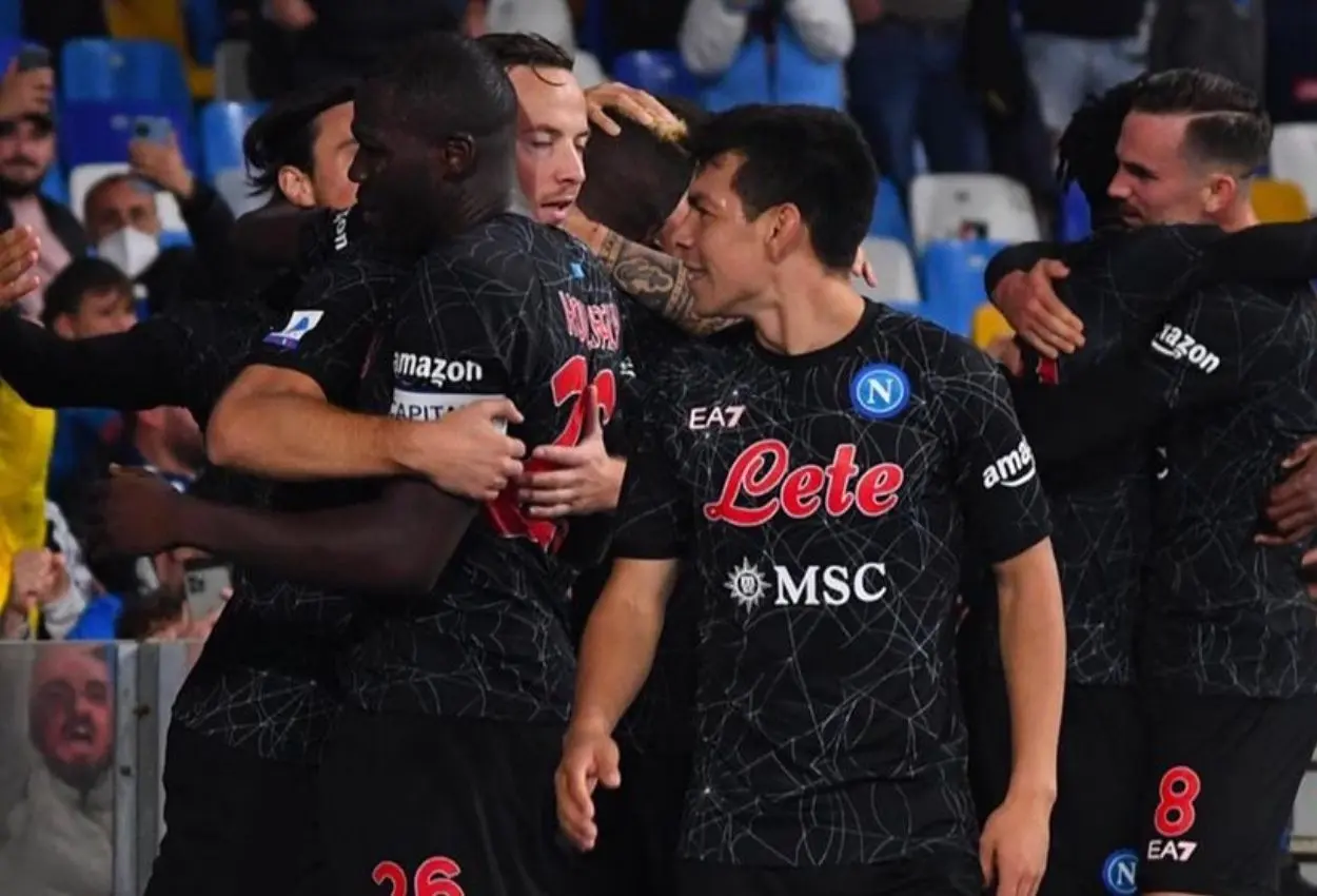El mexicano salió molesto del partido porque disputó cerca de media hora. Foto: Instagram officialsscnapoli.
