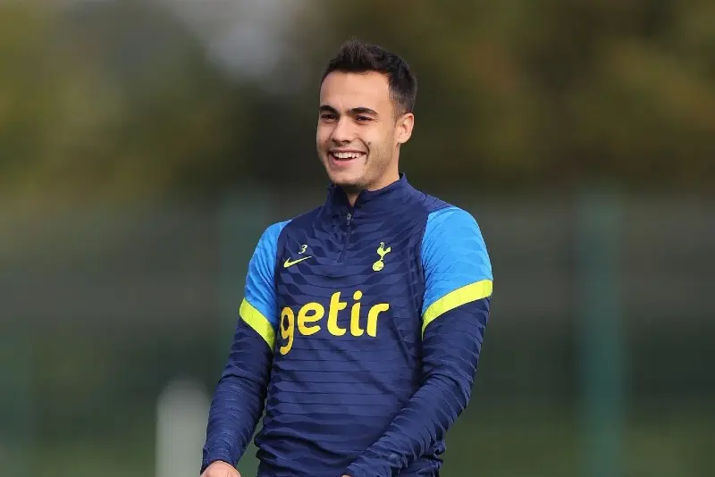 Sergio Reguilón en un entrenamiento del Tottenham - Twitter @sergio_regui