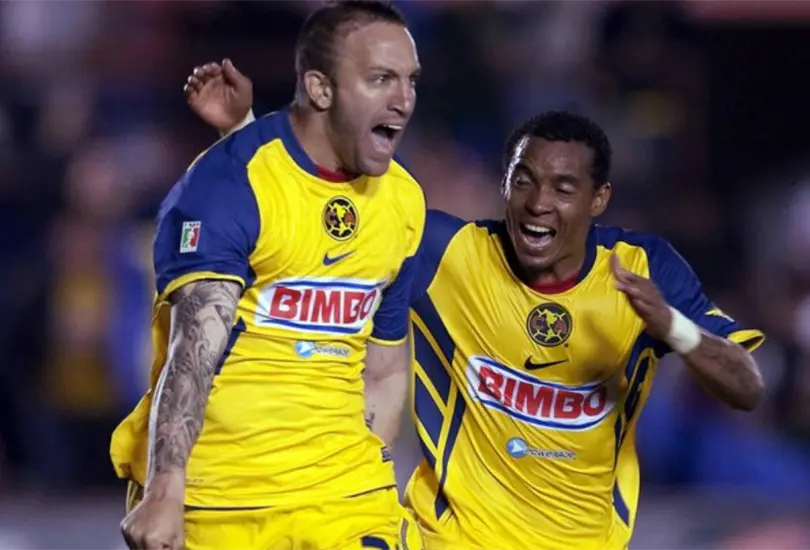 El arbitraje ayuda m&aacute;s a Chivas que al Am&eacute;rica, dice Mat&iacute;as Vuoso