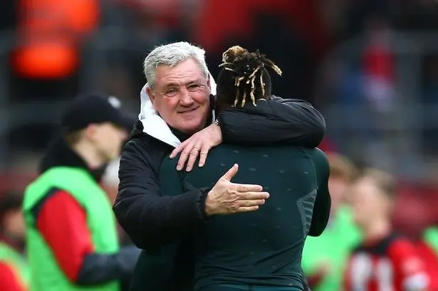 Pese a los resultados, el técnico tenía buena relación con la plantilla (Twitter - @asaintmaximin)