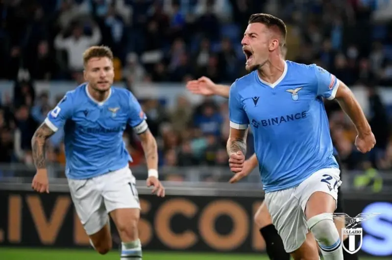 La victoria de Lazio se vio opacada por los incidentes racistas (FB: SS Lazio)