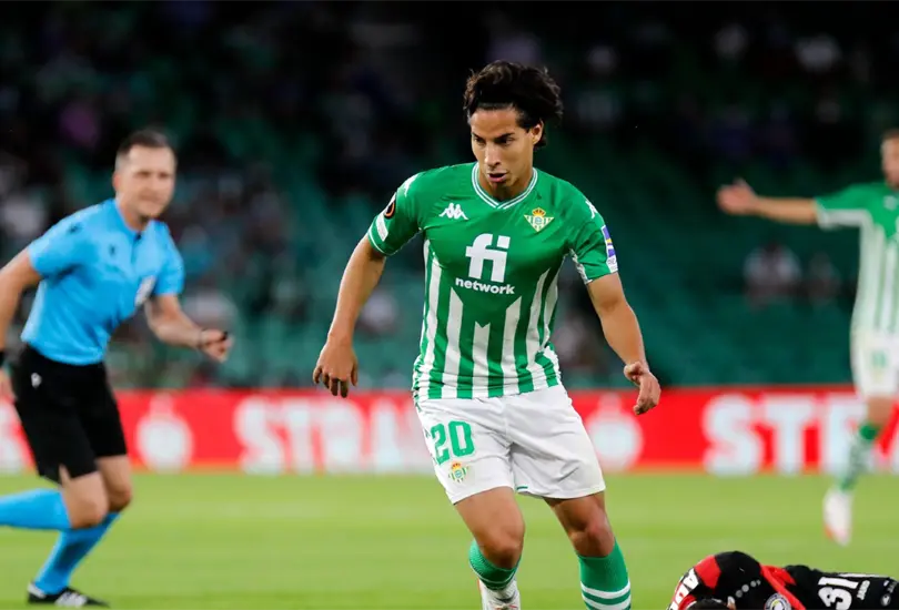 Un exentrenador holand&eacute;s asegur&oacute; que Diego lainez se equivoc&oacute; en elegir al Betis y no al Ajax tras dejar al Am&eacute;rica. 