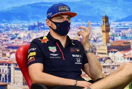 Max Verstappen le pinta el dedo a Hamilton y lo llama estup&