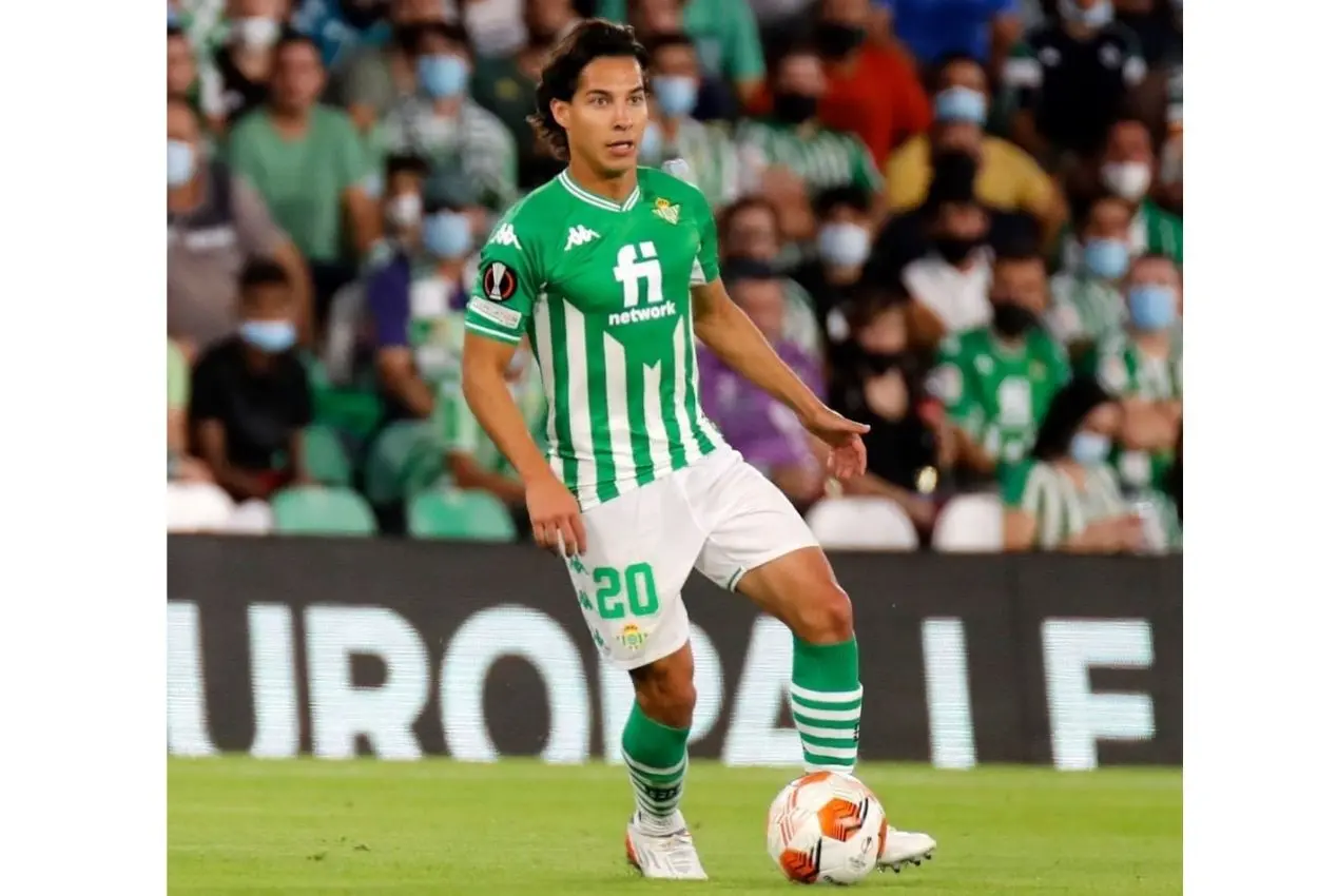 Diego Lainez estuvo fuera de las canchas por dos meses y medio. Foto: Instagram Real Betis.