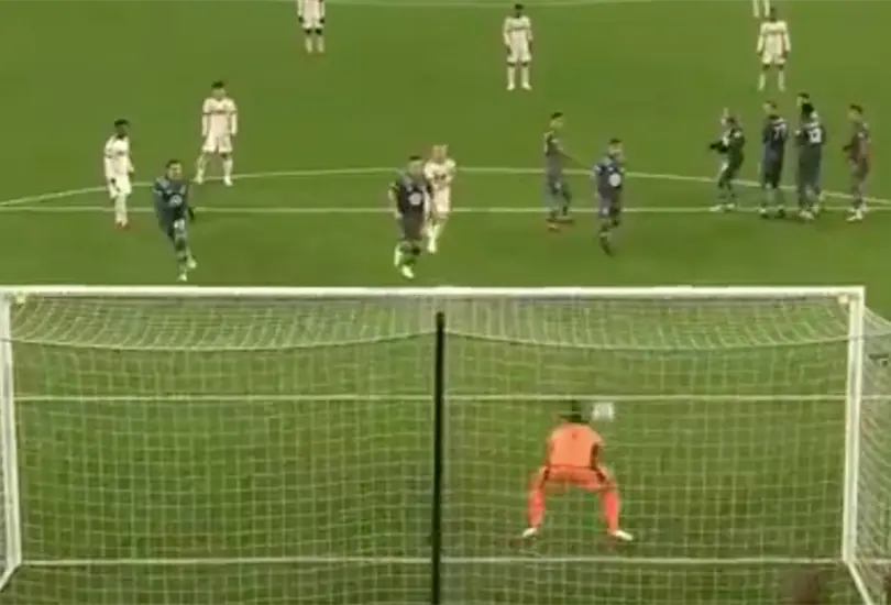 El oso de Tyler Miller, portero del Minessota United, ante LAFC El oso de Tyler Miller, portero del Minessota United, ante LAFC