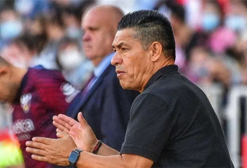 ¡Adiós Europa! Nacho Ambriz es despedido del Huesca ¡Adiós Europa! Nacho Ambriz es despedido del Huesca