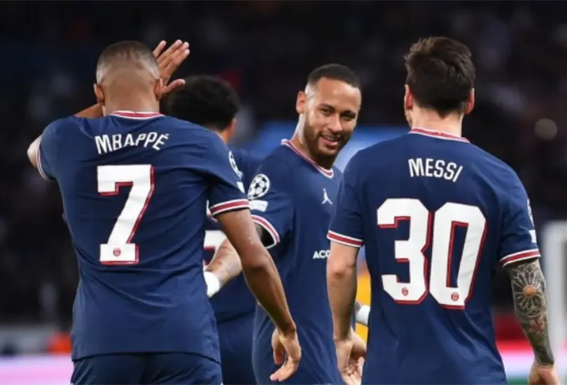 Thierry Henry considera que Mbapp&eacute; y Messi no pueden ambos dirigir al PSG