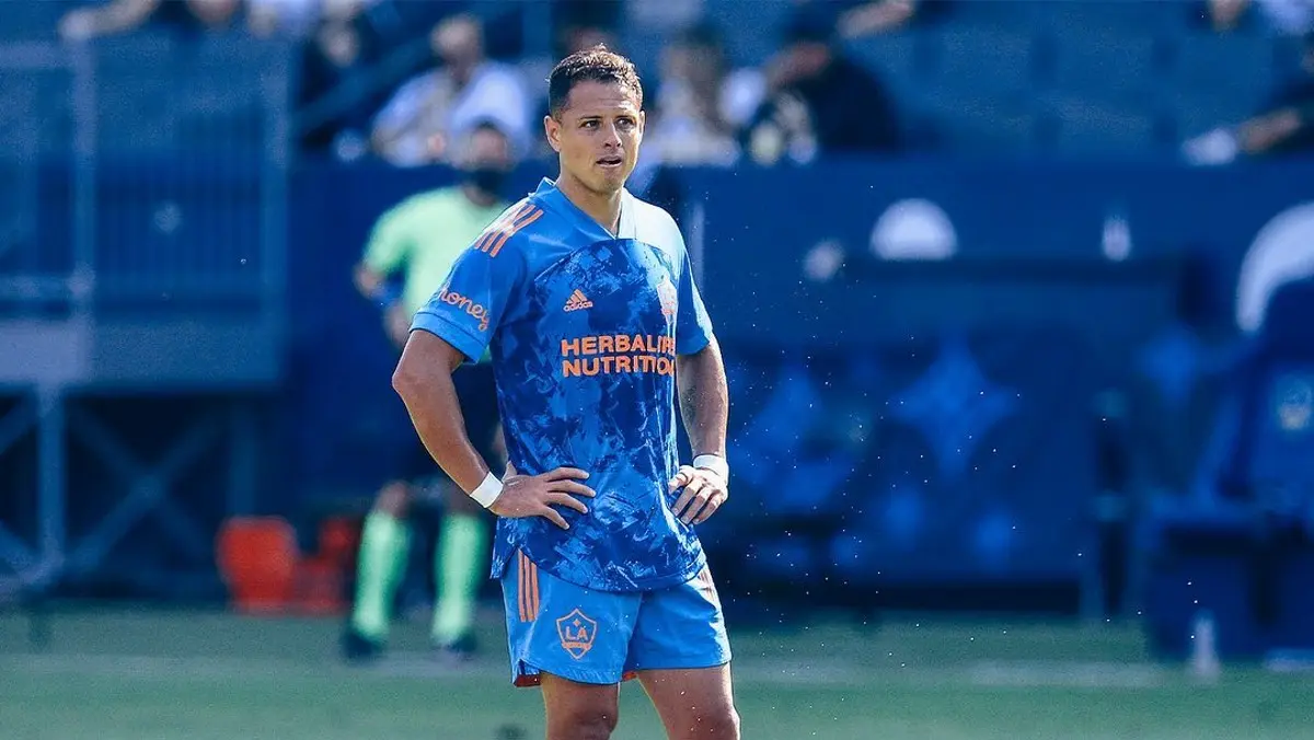Afirmaron que hubo una pelea a golpes entre Javier Hernández y 'Tecatito' Corona (@ch14_)