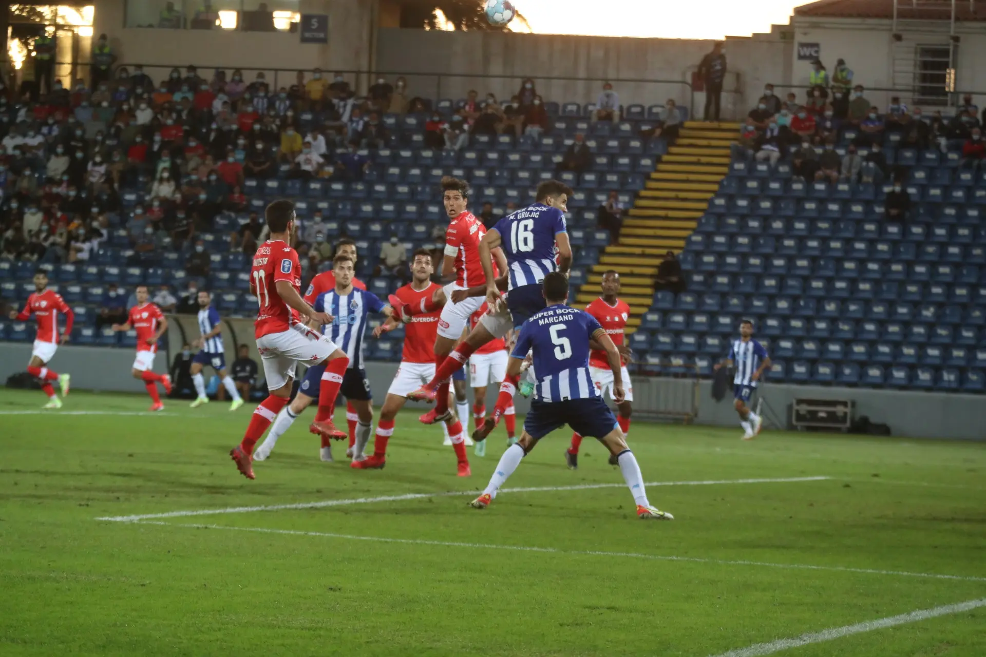 El Porto tuvo varias ocasiones de gol pero no aprovecharon (Twitter - @FCPorto)