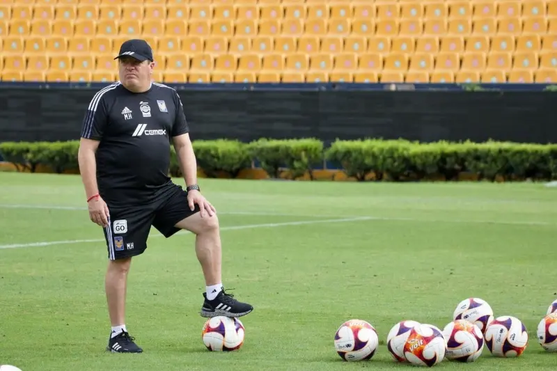 'El Piojo' Herrera dice que le sorprende la trayectoria de Leaño (@MiguelHerreraDT)