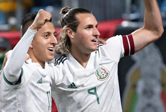 Santiago Giménez roba reflectores en la derrota de México 2-3 ante Ecuador