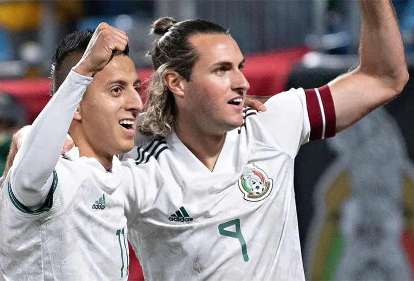 Santiago Giménez roba reflectores en la derrota de México 2-3 ante Ecuador Santiago Giménez roba reflectores en la derrota de México 2-3 ante Ecuador