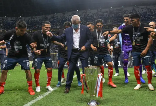 El peculiar festejo de Rayados al ritmo de Payaso de Rodeo 