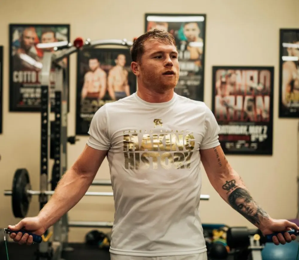 El mexicano Saúl 'Canelo' Álvarez afina detalles para la pelea ante Caleb Planta. (Twitter @Canelo)