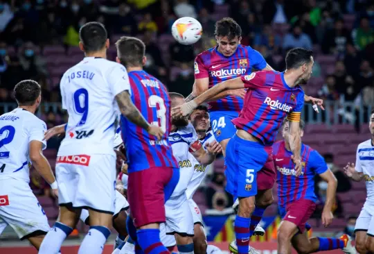 Sergi Barjuan debuta con empate ante el Alavés; el Kun salió por un malestar