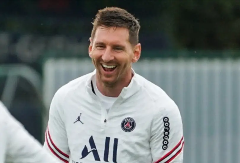 Zapatos, pañuelo y otras reliquias de Messi que se han puesto en subasta Zapatos, pañuelo y otras reliquias de Messi que se han puesto en subasta