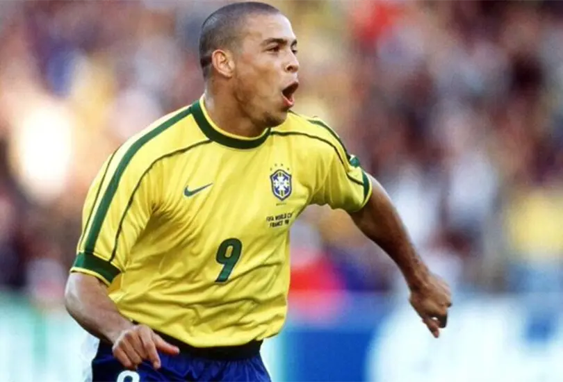 Ronaldo estaba morado, con la lengua volteada, confiesa excompañero en Francia 98 Ronaldo estaba morado, con la lengua volteada, confiesa excompañero en Francia 98