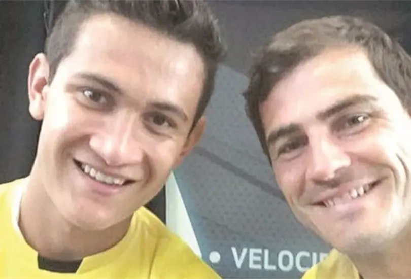 Iker Casillas dijo que Ra&uacute;l Gudi&ntilde;o le dar&aacute; pelea a Memo Ochoa en el arco del Tri