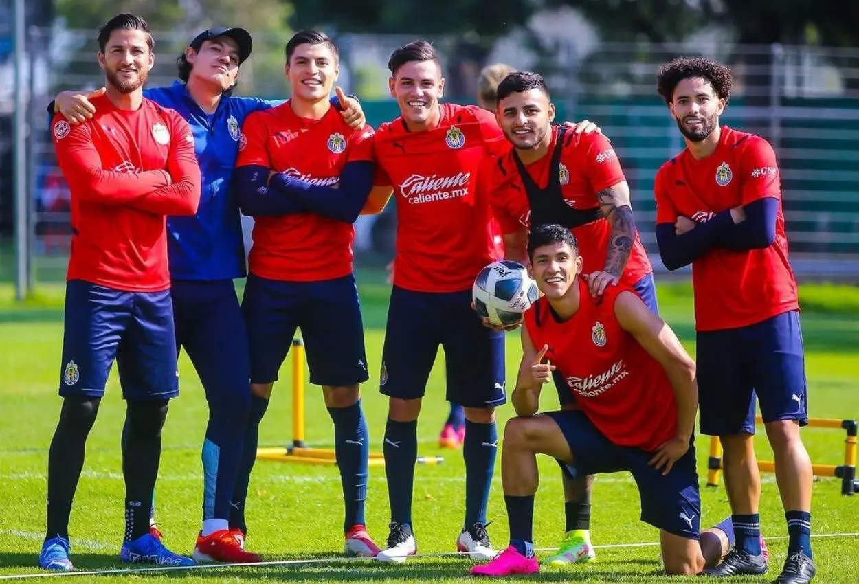 El equipo tapatío se juega su continuidad en el torneo ante el Mazatlán. Foto: Instagram Chivas.