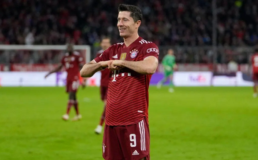 El delantero se lució con un hat-trick en el juego ante el Benfica (Twitter - @FCBayern)