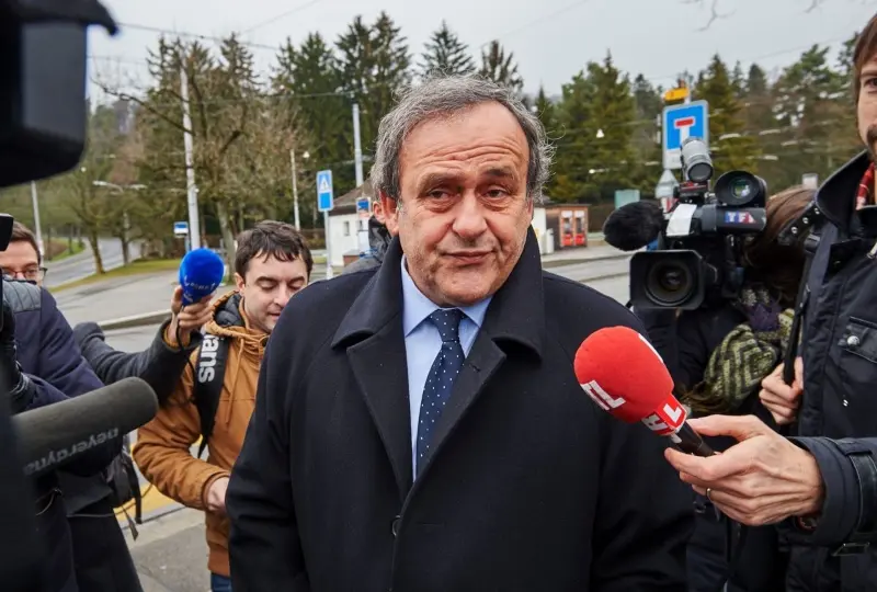 Michel Platini habría recibido un pago ilegal en el año 2011 (Especial)