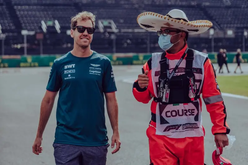 Sebastian Vettel en el Autódromo Hermanos Rodríguez - Twitter @AstonMartinF1
