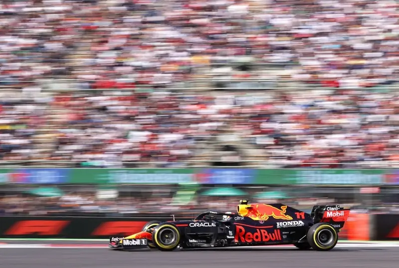 'Checo' Pérez durante las prácticas del GP de México (@SChecoPerez)