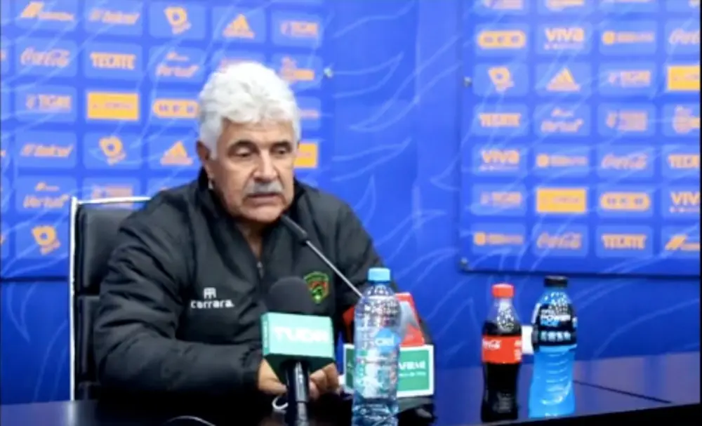 El entrenador Ricardo 'Tuca' Ferretti está en el ojo del huracán.