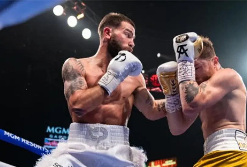 Eres bastante bueno, el di&aacute;logo en plena pelea entre Canelo y Plant