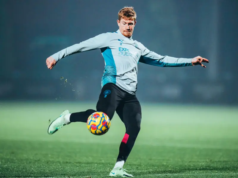 Kevin De Bruyne en entrenamiento del Manchester City - Twitter @ManCity